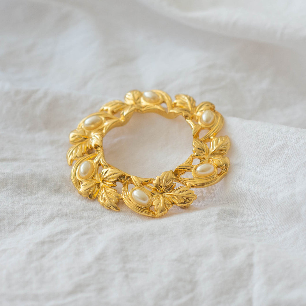 Pearl Wreath Pin