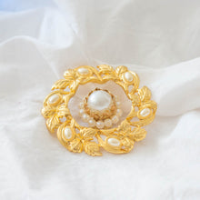 Mini Pearl Pin